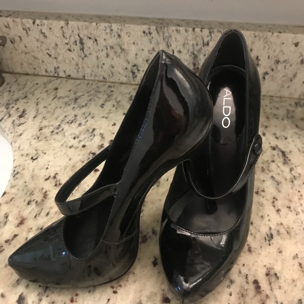 Size 37 / 6.5 black ALDO Stilettos
